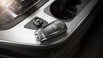 Комфортний ключ з безконтактним відкриванням кришки багажника з електроприводом